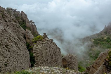 Demerdzhi dağ sırasının ve Kırım yarımadasındaki hayalet vadisinin havadan görünüşü.