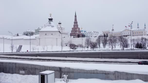 Vista da altura do helicóptero do Kremlin Kazan em um dia de inverno nevado. — Vídeo de Stock