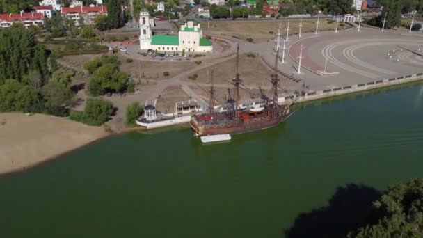 Almiralteyskaya quadrado e Uspensky Admiralteysky igreja em Voronezh. — Vídeo de Stock