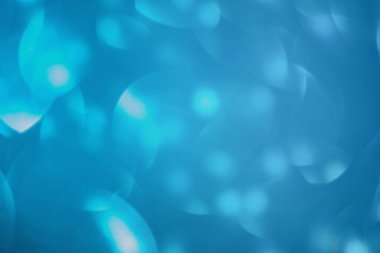 Pırıltılı bir arkaplan, yeni yıl. Defocus açık mavi noel rengi.