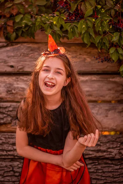 Θετικό Πορτραίτο Εφήβου Κοριτσάκι Στολή Κολοκύθας Για Χάλογουιν — Φωτογραφία Αρχείου
