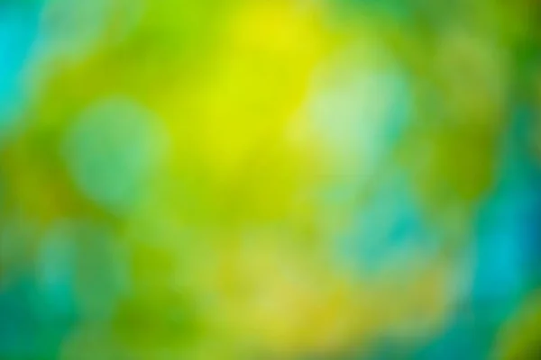 空と葉はぼやけた抽象的な背景として 青と緑のフォーカス — ストック写真