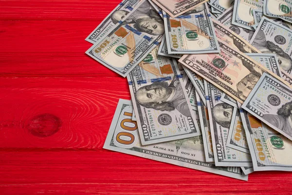 Hârtia Notează Dolari Fundal Roșu Din Lemn Bani Concept Financiar — Fotografie, imagine de stoc