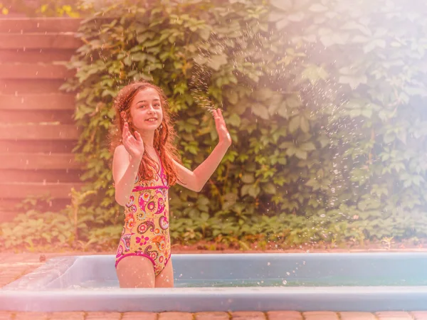 Meninas Bonitas Hora Verão Menina Fato Banho Férias Adolescente Menina  fotos, imagens de © kapinosova #432253304