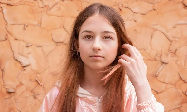 Girl Fixes Her Hair Girl Teenager Portrait Beige Wall — Stockfoto