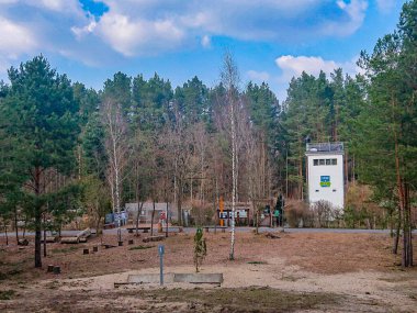 Berlin 'in kuzeyinde Frohnau' yu Brandenburg 'da Hohen Neuendorf' tan ayıran eski Alman iç sınırında bir gözetleme kulesi.