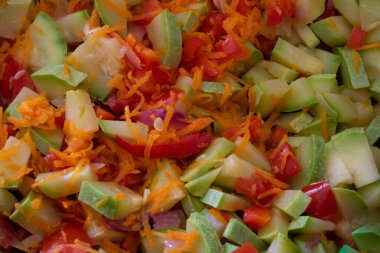 Haşlanmış sebze kabağı biberli havuç. Gıda arkaplanı.