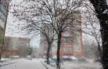 Meteoroloji, yağış biçimi. Islak kar şeklinde yağış, ıslak kar ile sağanak yağış. Kar örtüsü. Yoğun kar yağışı geliyor.