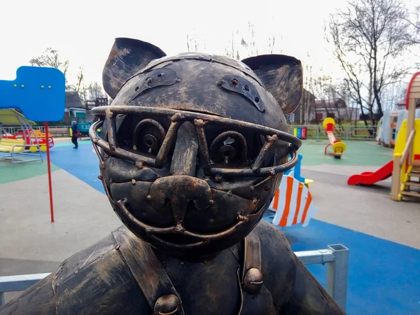 Figura Metálica Hierro Una Estatua Gato Con Gafas Parque Infantil — Foto de Stock