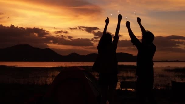 Silhouette Portrait Young Couple Holding Sparklers Celebrating Enjoying Camping Vacation — Stock Video