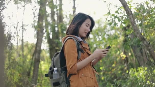 Smiling Young Asian Woman Tourists Using Smartphones Forest Sunny Beautiful — Stock Video