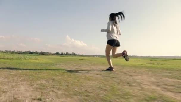 Atleta Correndo Silhueta Corredor Feminino Asiático Nascer Sol Estilo Vida — Vídeo de Stock