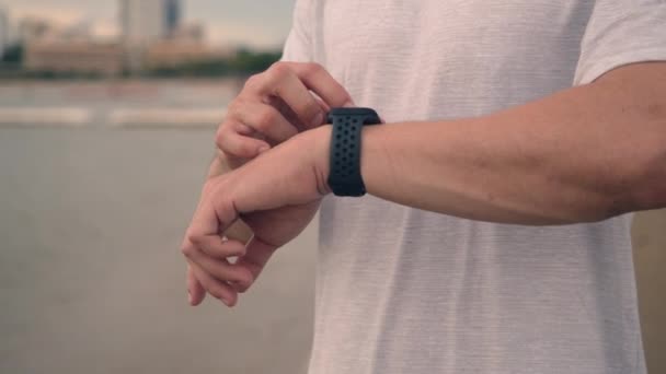 Close Asian Sports Runner Checking Heart Rate Smartwatch Running While — Stock Video