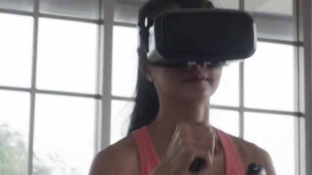 Athletic Piękne Azjatyckie Kobiety Odzieży Sportowej Sobie Virtual Reality Zestaw — Wideo stockowe
