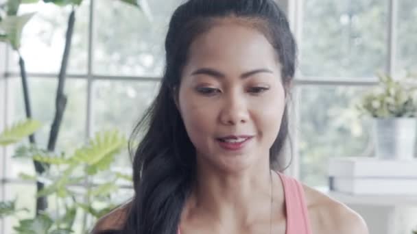 Teacher Coach Asian Woman Educates Online Class Exercise Yoga Dumbbells — Stock Video