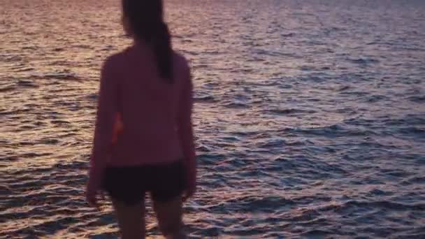 Beautiful Asian Female Runner Looks Sea View While Standing Beach — Stock Video