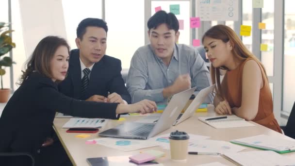 Grupo Negocios Asiáticos Lluvia Ideas Discusión Reunión Equipo Creativo Espacio — Vídeos de Stock