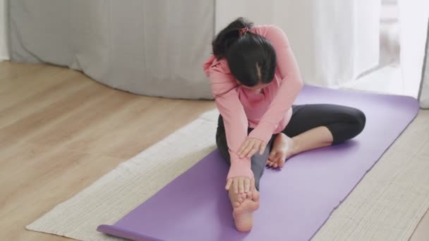 Bela Ásia Mulher Corpo Flexibilidade Alongamento Ela Perna Aquecimento Fazendo — Vídeo de Stock