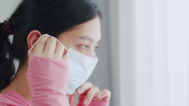 Nahaufnahme Porträt Asiatin Trägt Während Der Covid Pandemie Eine Gesichtsmaske — Stockvideo