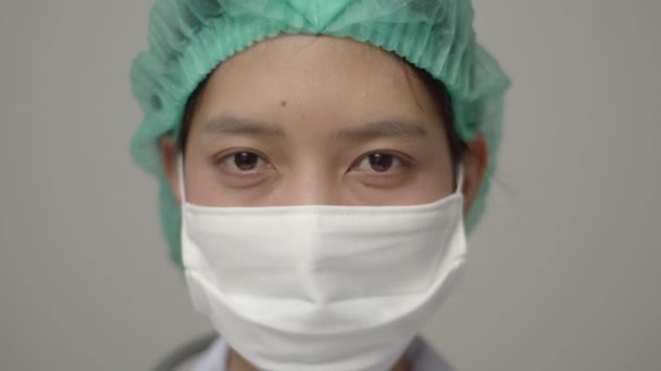 Close Portrait Caucasian Doctor Nurse Face Mask Medical Protective Uniform — Stock Video