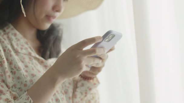 Asijské Ženy Používají Mobilní Hraní Sociálních Médií Nakupují Online Nakupování — Stock video