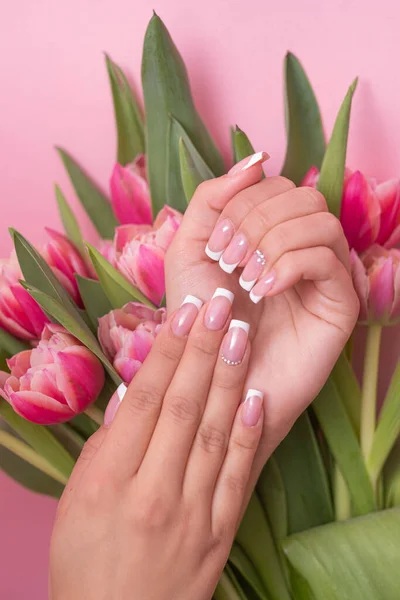 Perfecto Hecho Manicura Francesa Femenina — Foto de Stock