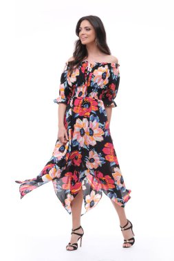 Fotoğraf stüdyosunda çok çekici bir esmer..