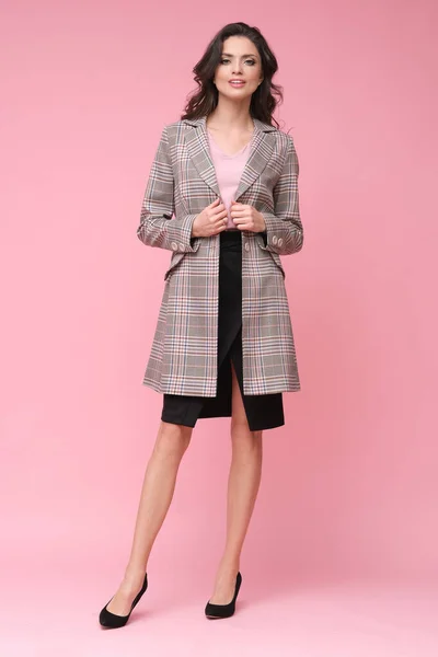 Elegantes Mode Modell Auf Rosa Hintergrund — Stockfoto