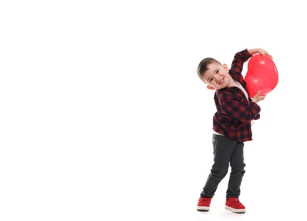 Förtjusande Pojke Med Ballonghjärta — Stockfoto