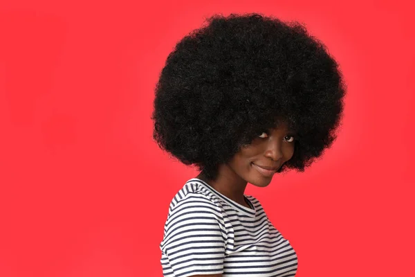 Çok Olumlu Bir Afrikalı Kadın Modeli — Stok fotoğraf