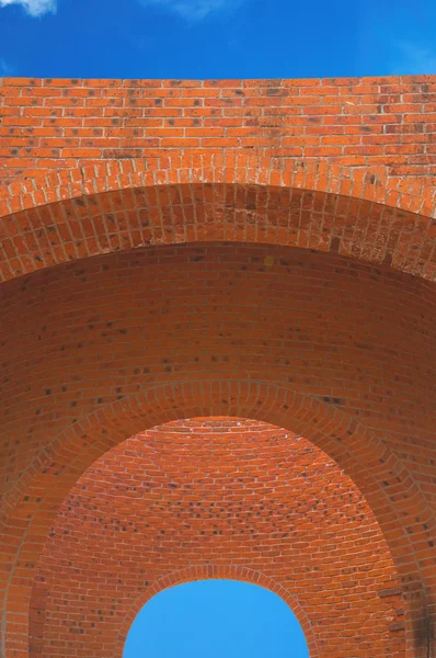 Paredes de curva de tijolo — Fotografia de Stock