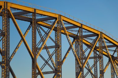 Güneşin ışığında çelikl