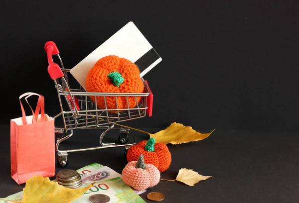 Herfst Verkoop Lay Out Donkere Achtergrond Zwarte Vrijdag Mandje Naast — Stockfoto