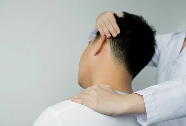 Female Physiotherapists Provide Physical Assistance Male Patients Shoulder Injuries Massage — Stock Photo, Image