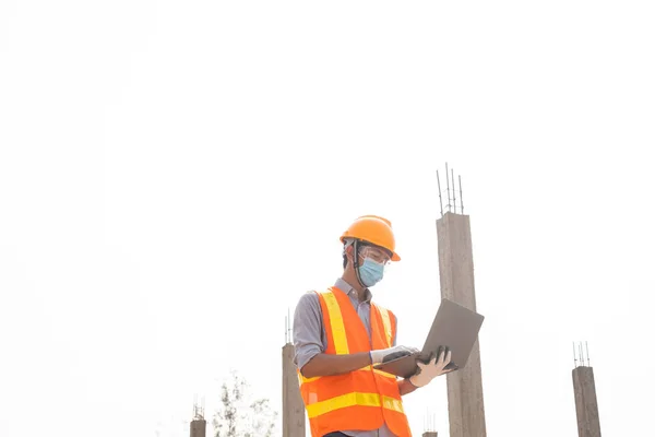 Инженер Архитектор Строительной Площадки Изучает Инспектирует Работы Открытой Строительной Площадке — стоковое фото
