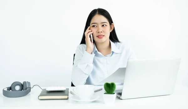 Mulher Negócios Asiática Falando Telefone Trabalhando Com Sorriso Alegre Feliz — Fotografia de Stock