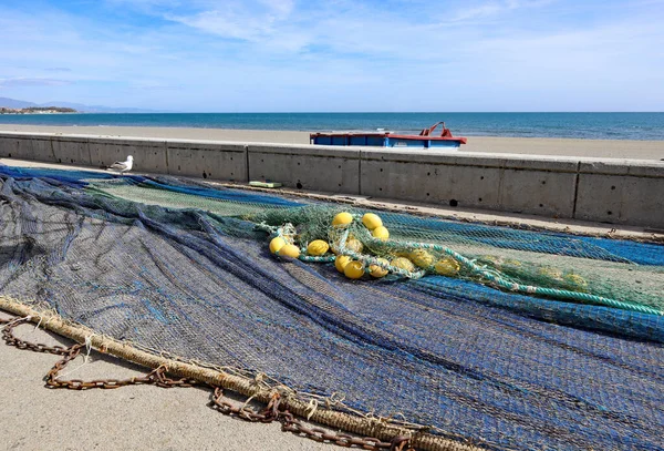 Παραδοσιακά Δίχτυα Αλιείας Που Στεγνώνουν Στην Άκρη Της Παραλίας Στην — Φωτογραφία Αρχείου