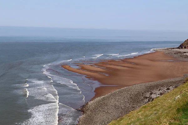 Хвилі Розбиваються Маленькому Пляжі Біля Херлстоун Пойнт Поблизу Боссінгтона Сомерсет — стокове фото