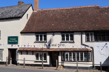 Ortaçağ Galerisi, Somerset 'teki Dunster Şatosu' nun Kapısı yakınlarındaki eski bir ortaçağ hanında sergilenen bir sanat galerisidir.