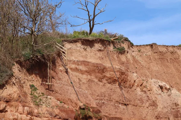 Des Clôtures Jardin Pendent Dangereusement Sur Bord Des Falaises Jurassiques — Photo