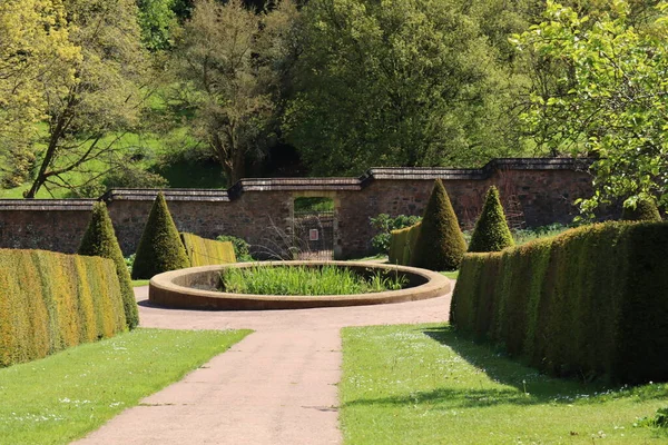 Gravel Pathway Leads Circular Pond Kitchen Garden English Stately House — Stock fotografie