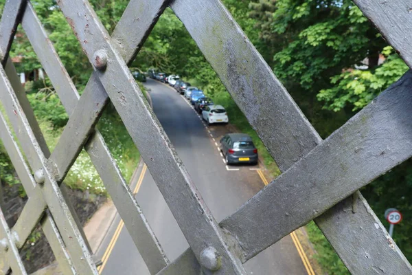 View Line Parked Cars Seen Rusty Metal Lattice Bridge Topsham — ストック写真