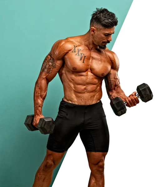 Strong Muscular Men Ćwiczenia Hantle — Zdjęcie stockowe