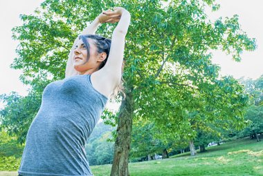 camaldoli, İtalya Park üzerinde uzanan güzel esmer