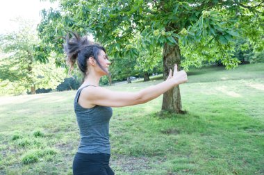 kadın atlet Tamam elleriyle söyledi