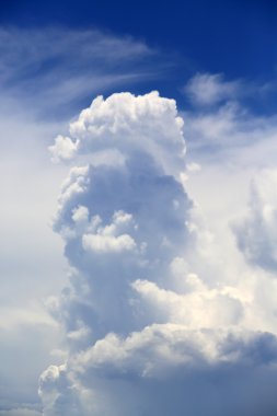 Cumulonimbus bulut mavi gökyüzü ile