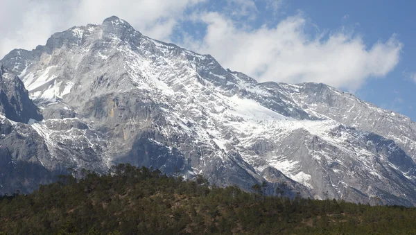 Dragon de jade de montagne de neige — Photo