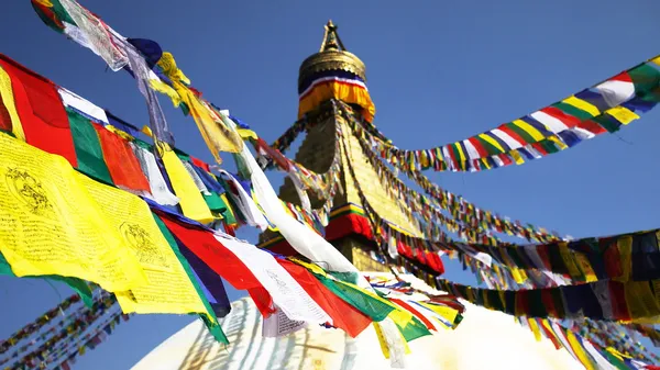 The flying prayer flags ,Boudhanath temple in Kathmandu — Stock Photo, Image