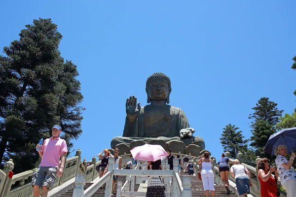 Tian Tan Buddha, also known as the Big Buddha, is a large bronze statue of a Buddha located at Ngong Ping, Lantau Island, in Hong Kong — Stock Photo, Image