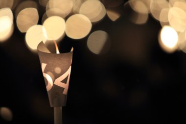 binlerce insan tiananmen Meydanı 25th anniversary mum ışığında gece nöbeti victoria Park hong Kong katılmak